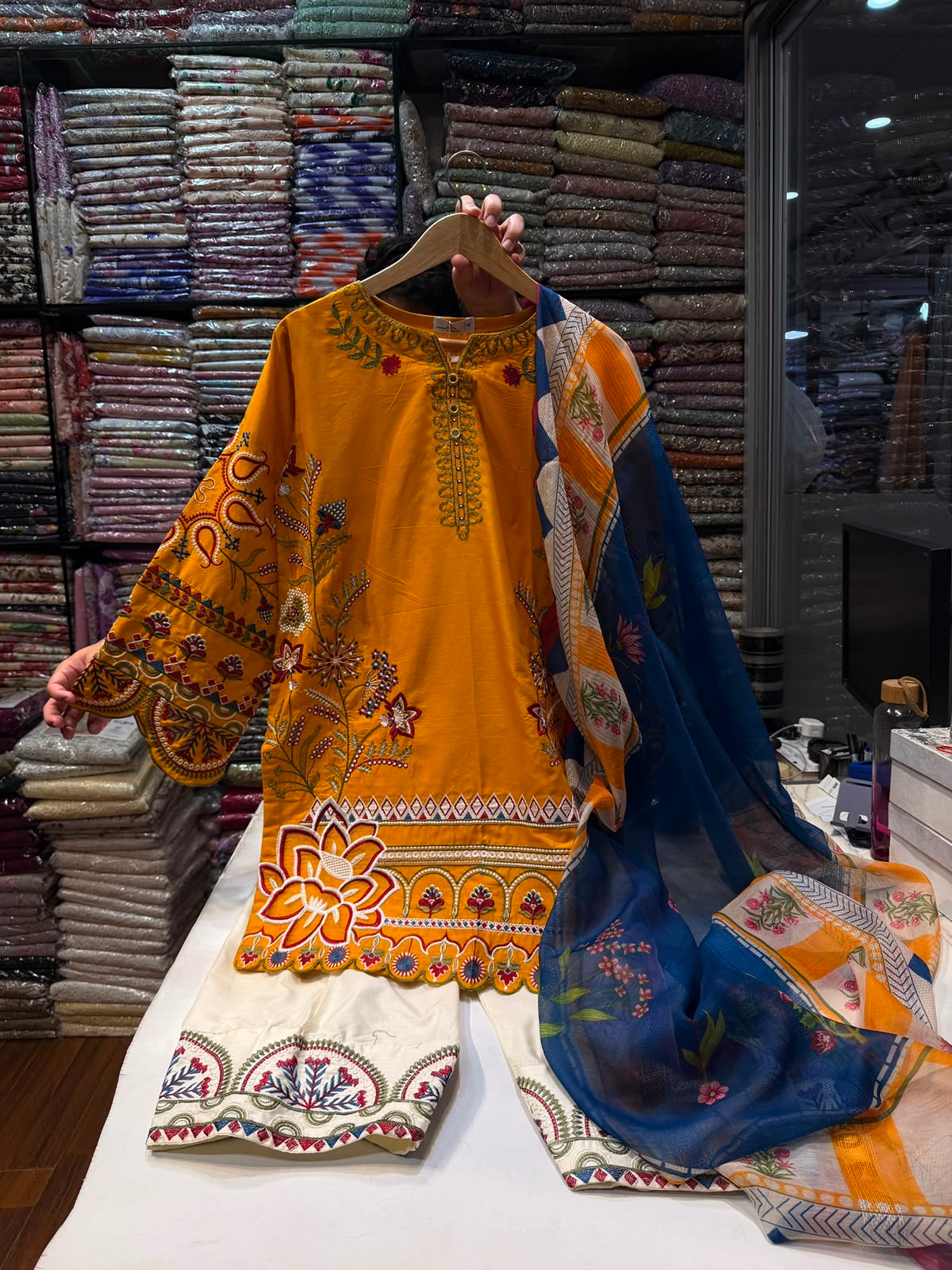 ETHNC KURTA SET VICTORIA 3PC (Delivery Time 10 Days)