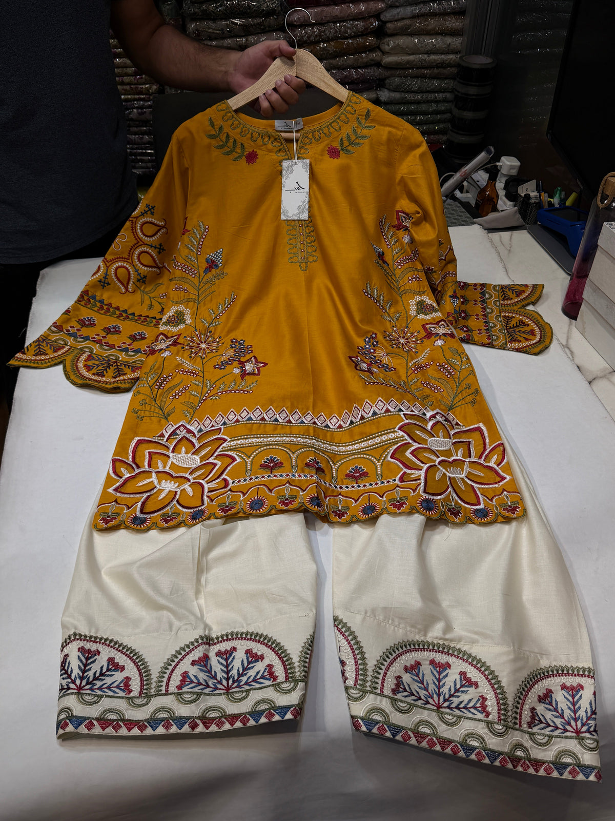 ETHNC KURTA SET VICTORIA 3PC (Delivery Time 10 Days)