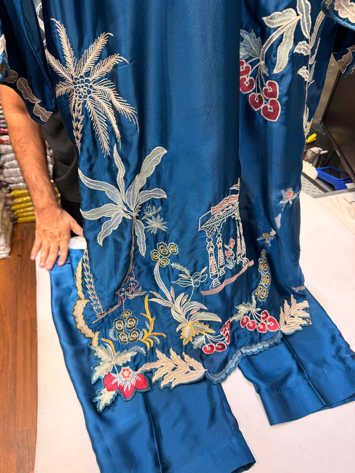 FLAIRS SILK KAFTAN 2PC STICHED (Delivery Time 10 to 15 Days)