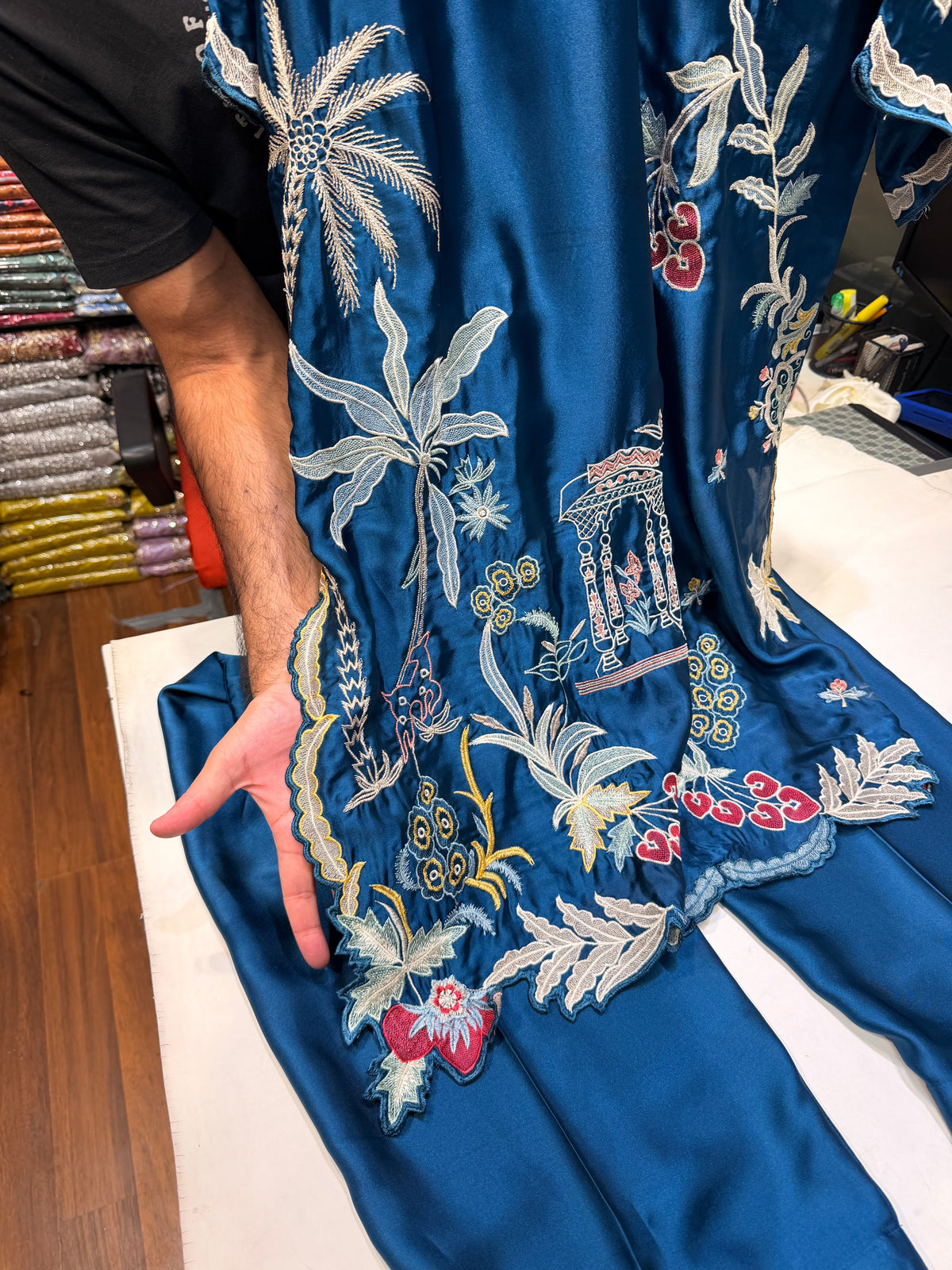 FLAIRS SILK KAFTAN 2PC STICHED (Delivery Time 10 to 15 Days)
