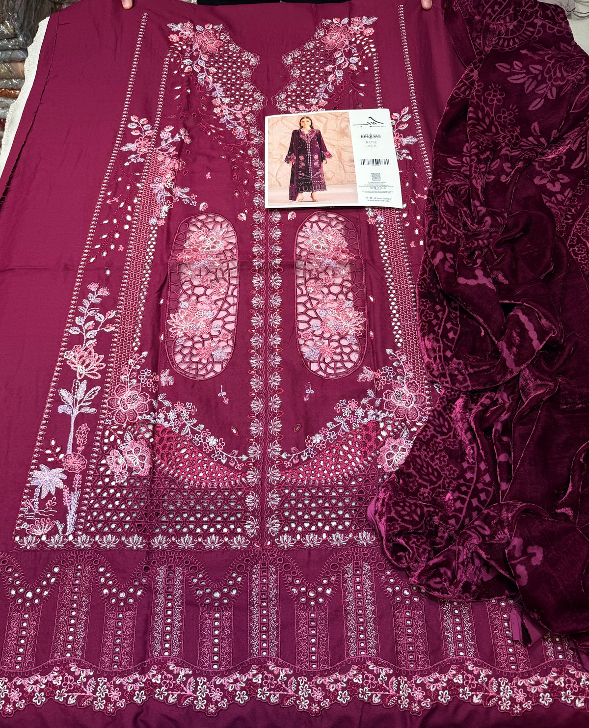 BIN ILYAS 162DHANAK PALACHI SHAWL