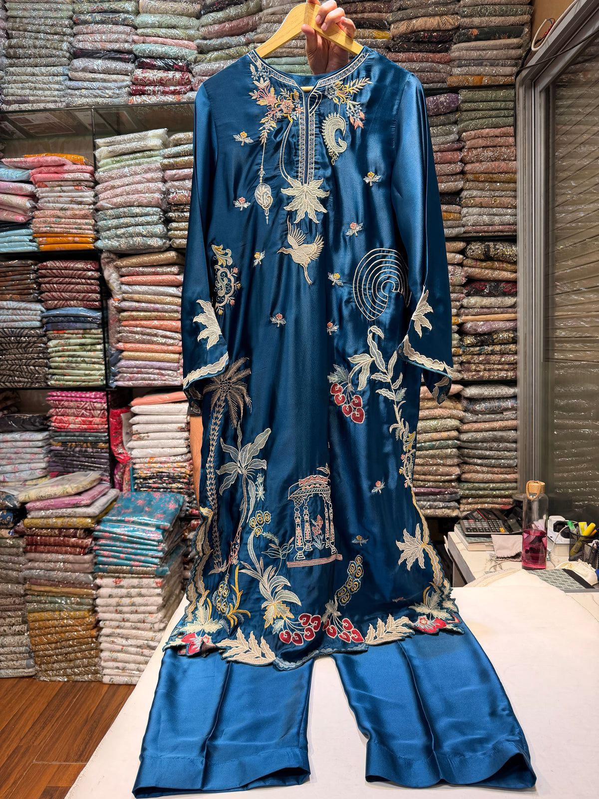 FLAIRS SILK KAFTAN 2PC STICHED (Delivery Time 10 to 15 Days)