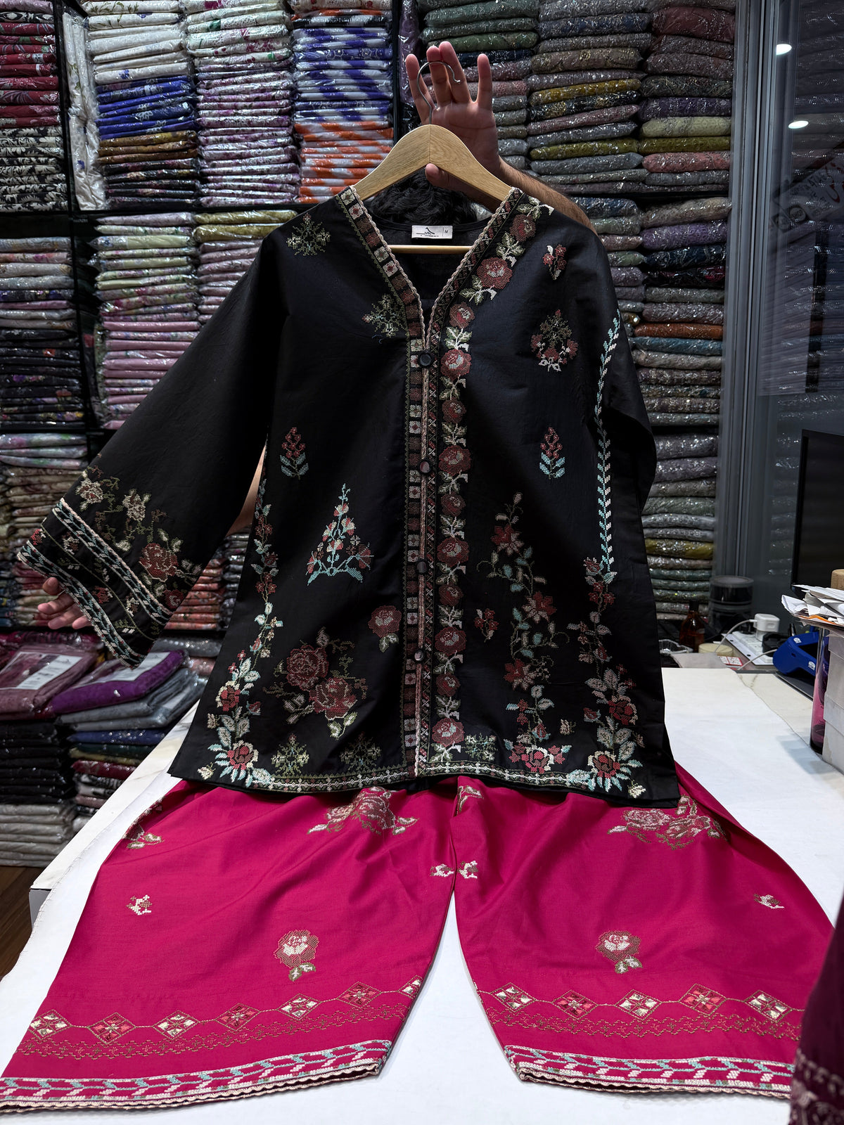 ETHNC BLACK & RED  2PC