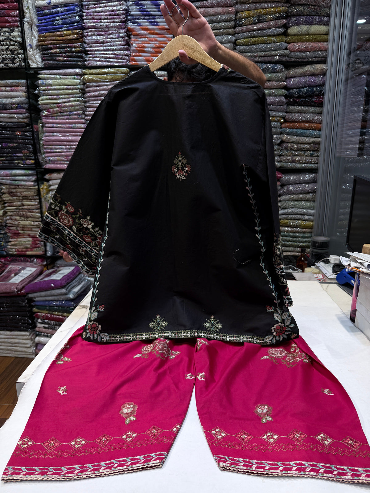 ETHNC BLACK & RED  2PC