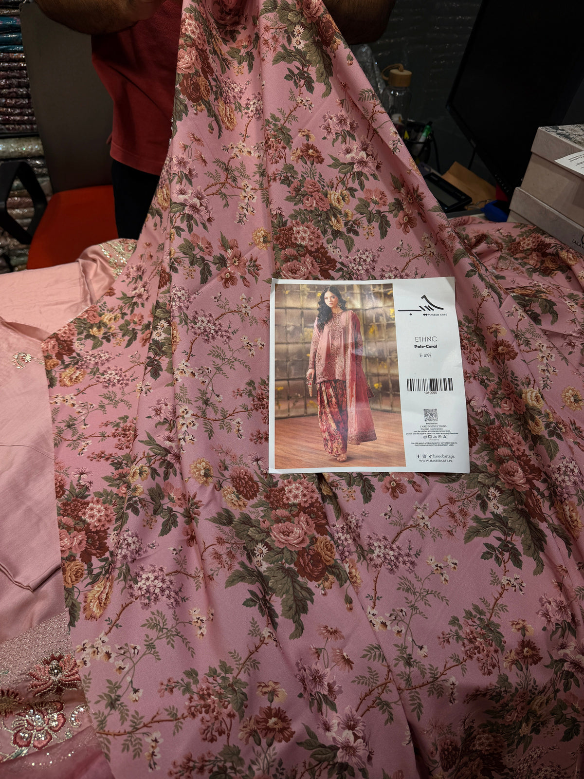 ETHNC VISCOSE E-1097 PALE UNSTICHED
