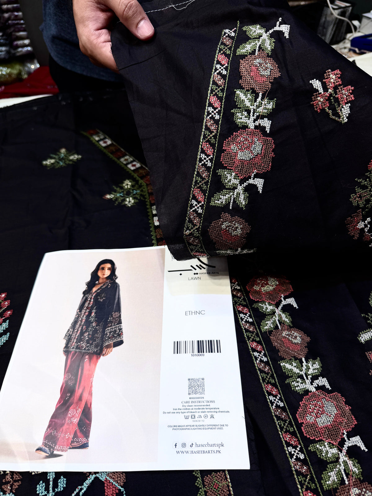 ETHNC  BLACK & RED 2PC UNSTICHED