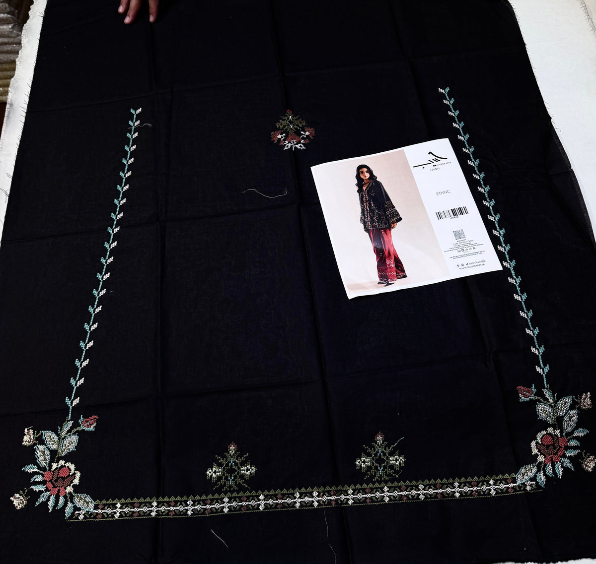 ETHNC  BLACK & RED 2PC UNSTICHED