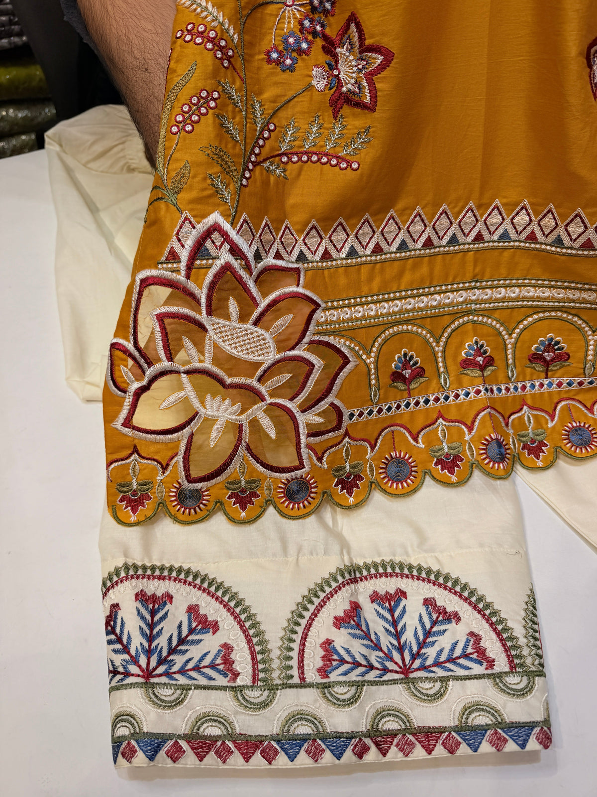 ETHNC KURTA SET VICTORIA 3PC (Delivery Time 10 Days)