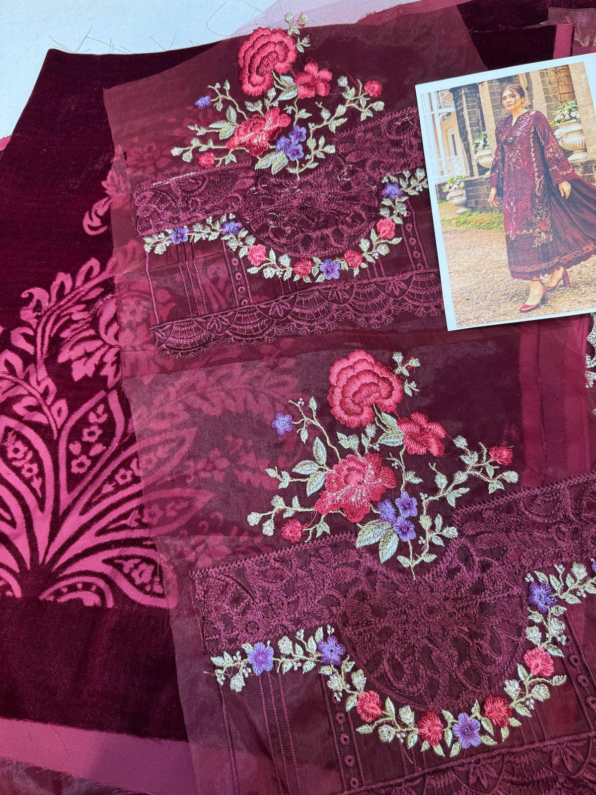 VELVET PALACHI 3PC MBP MEROON