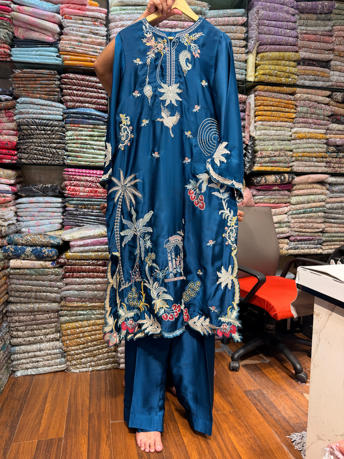 FLAIRS SILK KAFTAN 2PC STICHED (Delivery Time 10 to 15 Days)