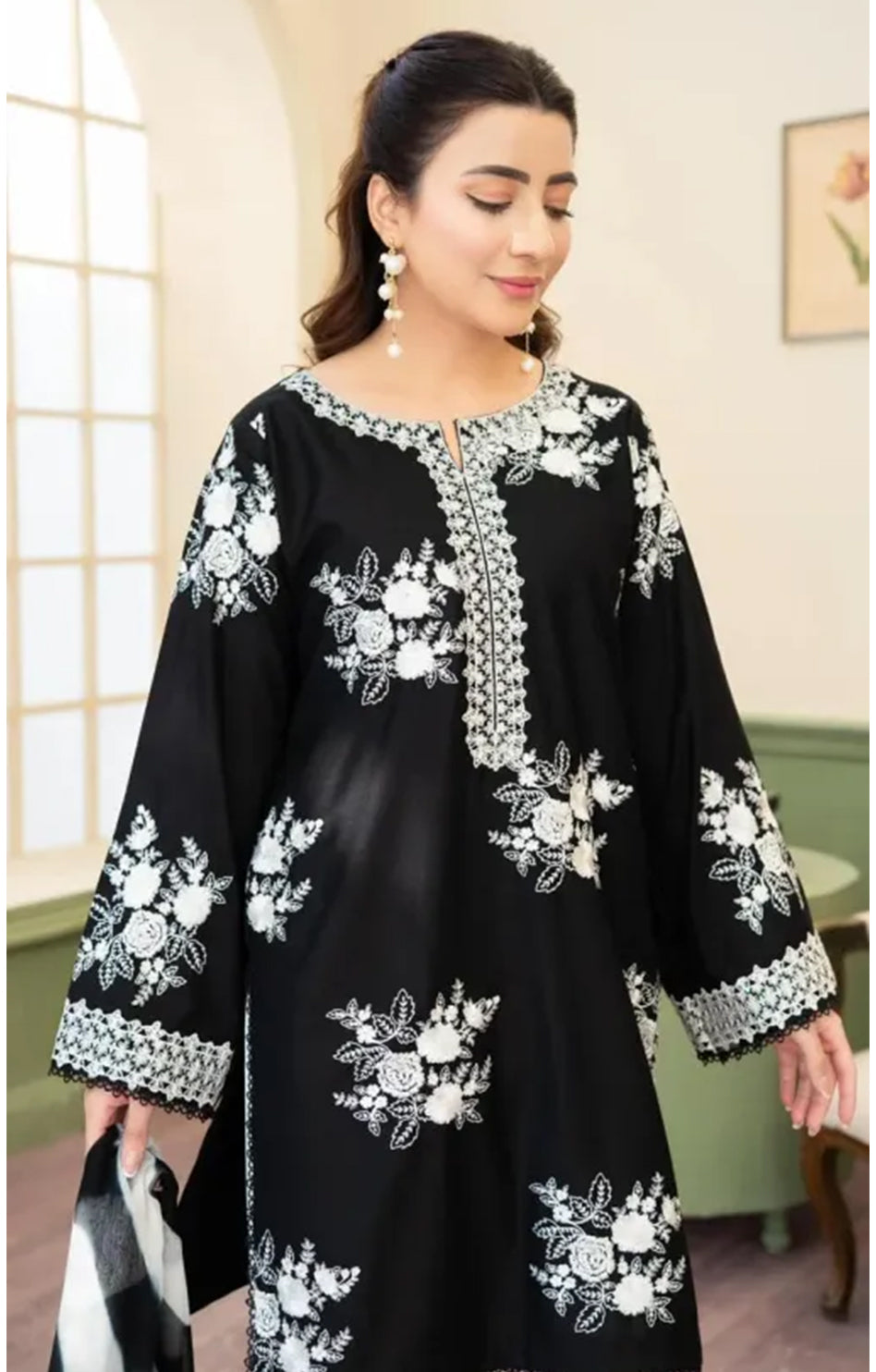 ZARA SHAHJAHAN-BLACK & WHITE